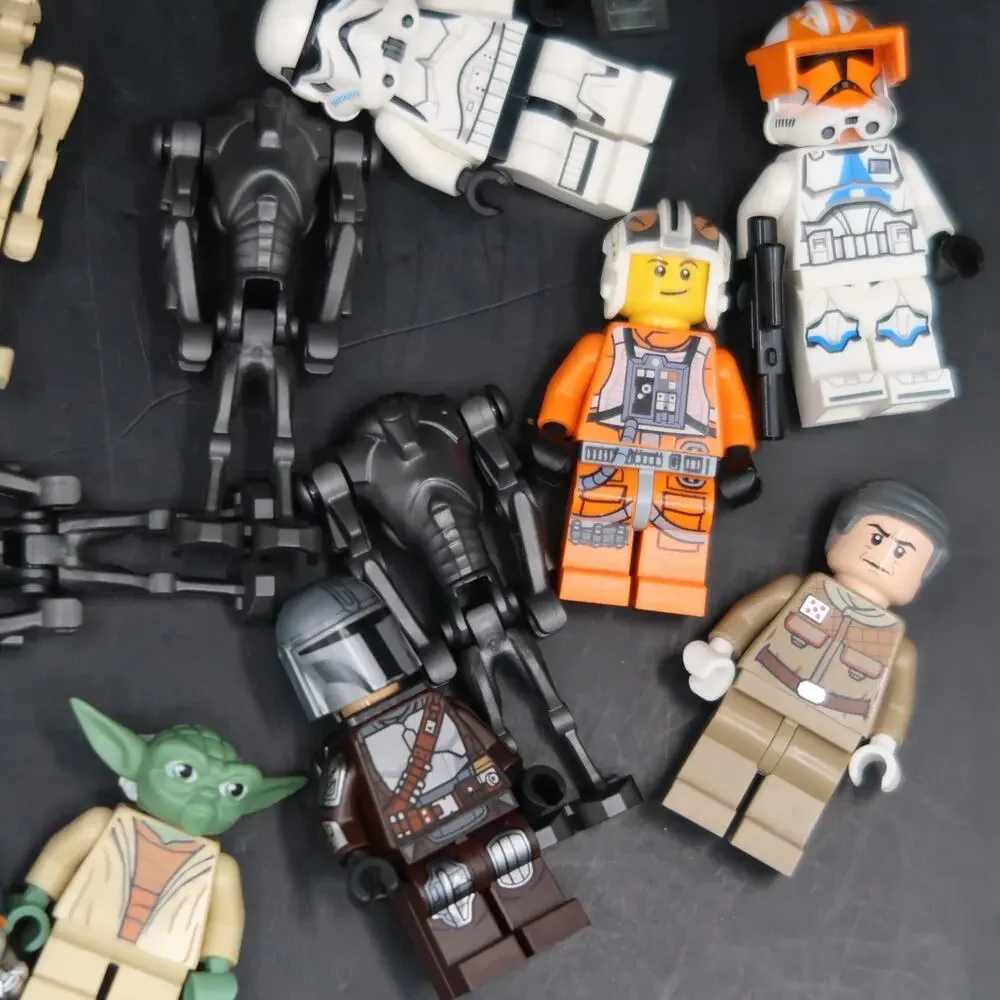 Lego Minifigure Lot Of 24 Minifigs Star Wars Clone Trooper Storm Trooper Yoda